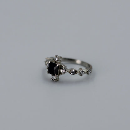 Black Vintage Zircon Ring