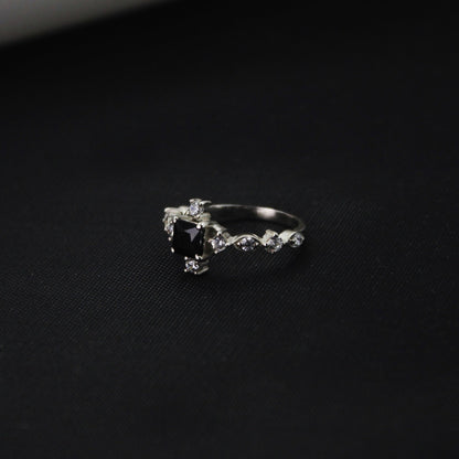 Black Vintage Zircon Ring