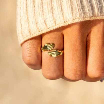 Eternal Hug Ring (Gold)